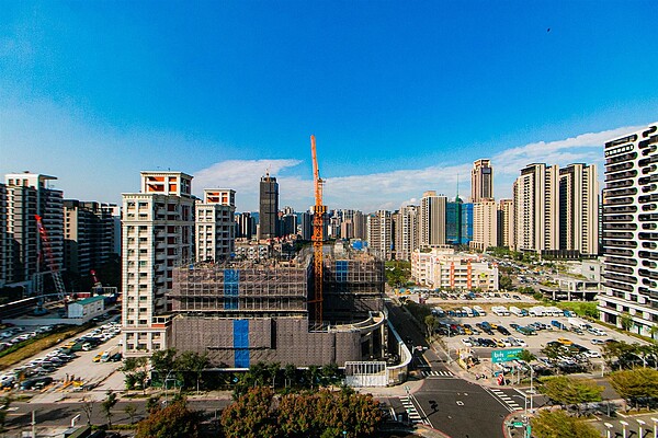 全台預售屋井噴!今年Q1總銷破5千億創歷史新高 「這縣市」表現最狂 永慶房產集團指出,2024年Q1全台預售屋交易量較去年同期成長超過1倍、總銷金額成長124.8%。圖/永慶房產集團提供