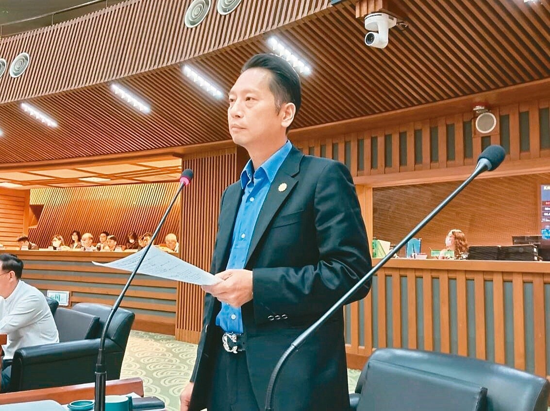 議長張勝德昨要求縣府重視防範空氣汙染，守護縣民健康。記者戴永華／攝影 