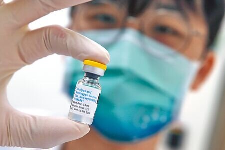 M痘病毒(猴痘)再進化,剛果民主共和國出現新的Ib分支病毒株,人際傳播風險更高,而國內M痘疫情持續,今年新增8例。圖為猴痘疫苗。(本報資料照片)