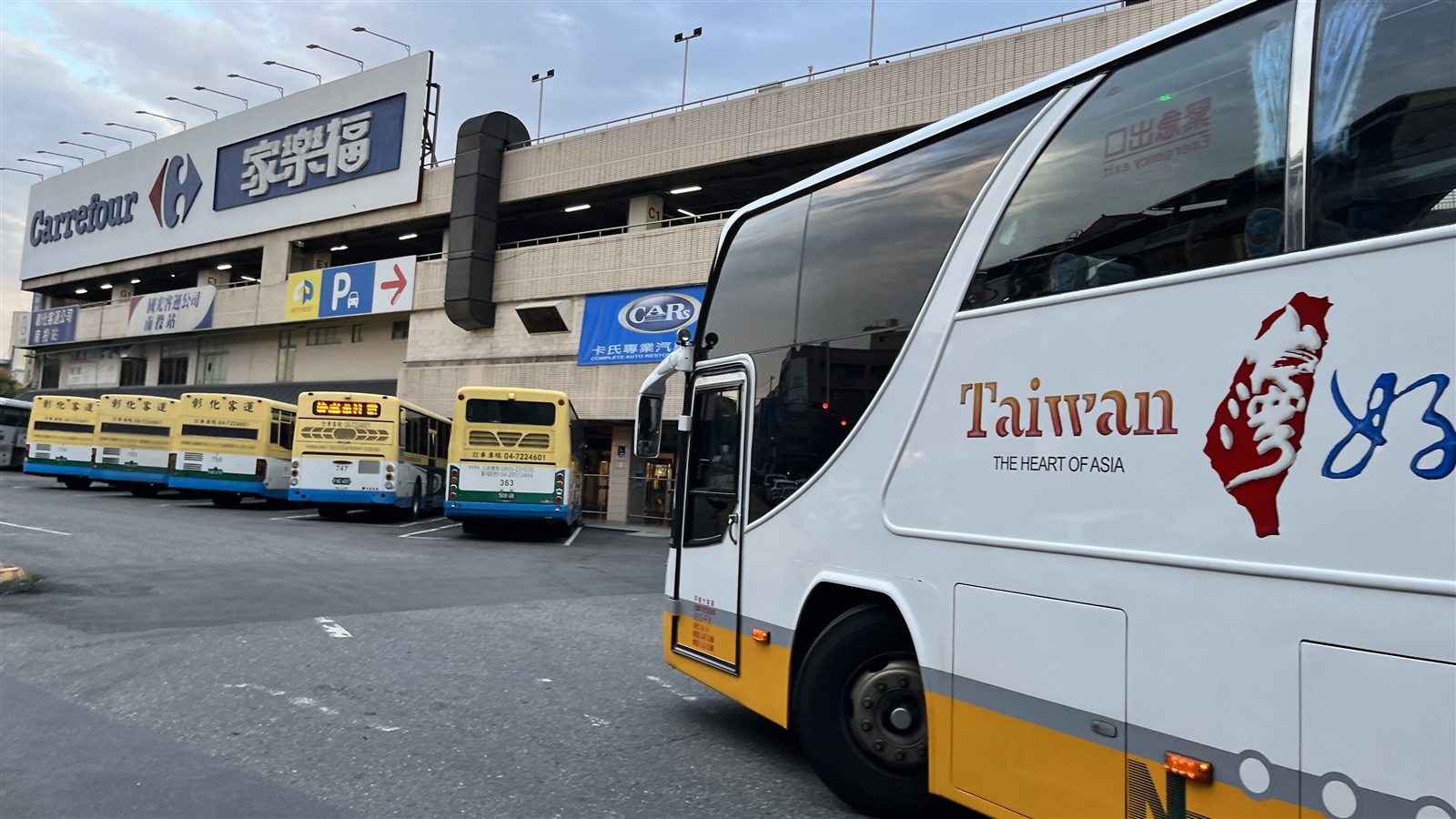南投縣有多條台灣好行路線，但往南部縣市卻無公車可搭。記者江良誠／攝影 