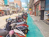 桃園窄路設通學廊道、機車格　挨批危險