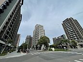 半夜亂按住戶門鈴被告滋擾　法官不罰理由：他只是想出去