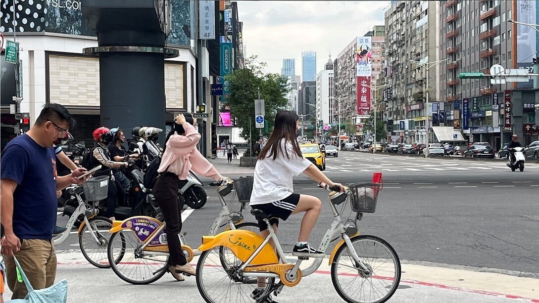 ▼網友指出身邊很多低薪的人也都買房。（示意圖／東森財經新聞張琬聆攝）