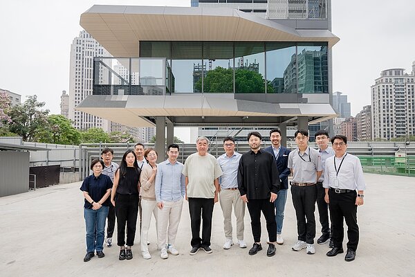 隈研吾不到三個月，炫風訪台三次，現勘「聯聚中維大廈」基地。圖／業者提供