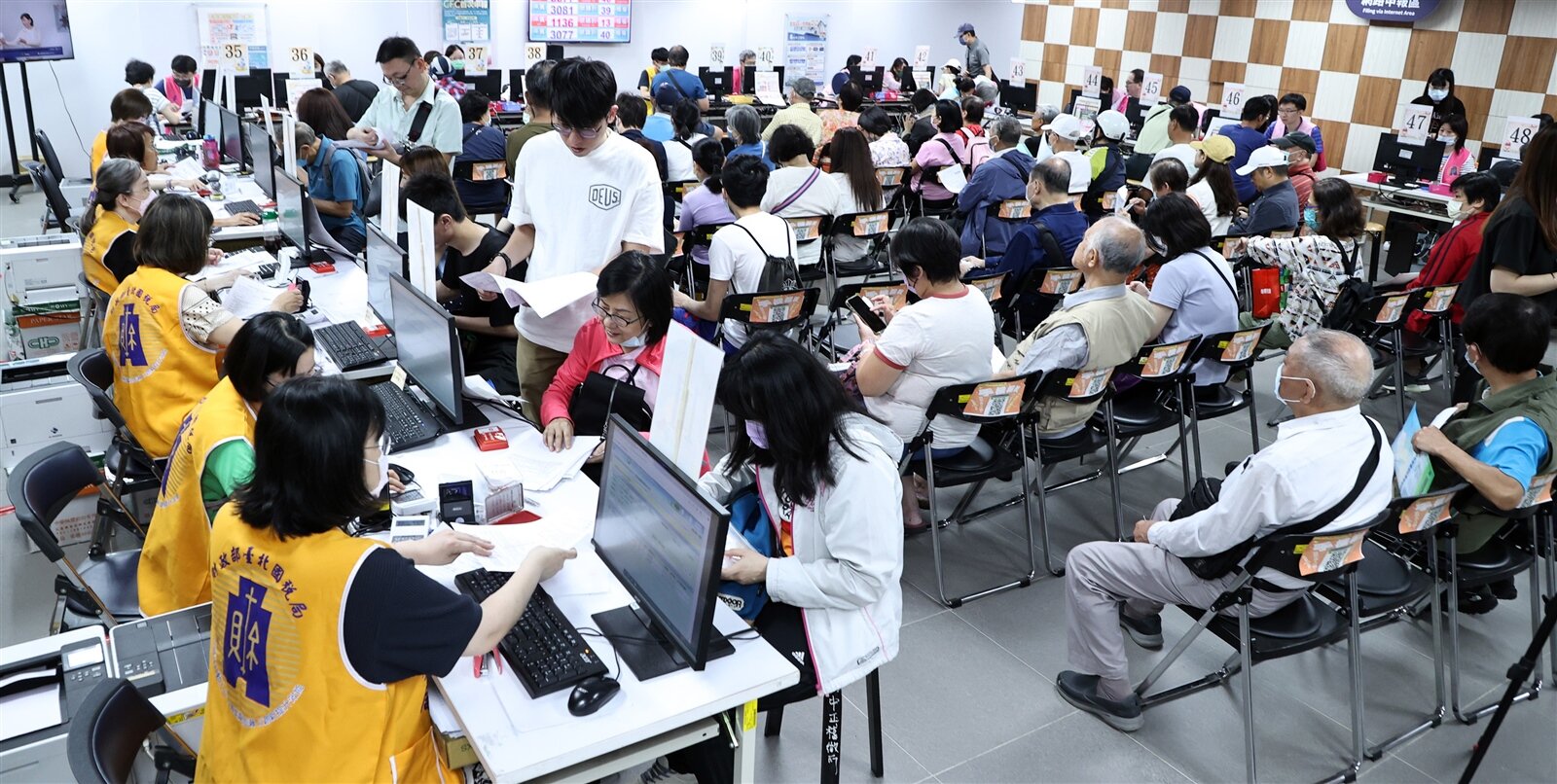 綜合所得稅申報進入倒數10天,台北國稅局表示,截至113年5月21日止,已完成112年度綜合所得稅申報件數約468萬件,約占去年總申報件數663萬件的71%。圖/本報系資料照片