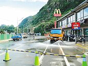 基隆巨石清除完工　北寧路全線通車