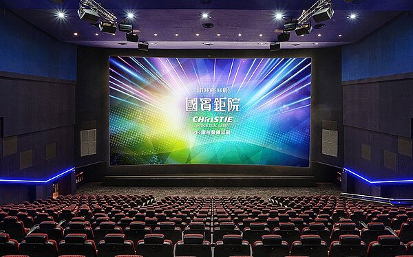 西門國賓大戲院因台電電路問題，23日下午突然宣布暫停營業。圖／截自品牌官網