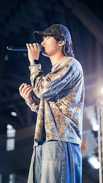 李浩瑋演唱《Crush On》等曲目帶動全場大合唱。圖／文化大學提供