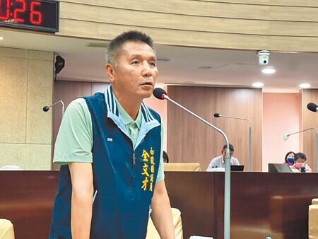 南投縣議員全文才23日在縣政總質詢中,關心縣府輔導露營場合法化進度。(楊靜茹攝)