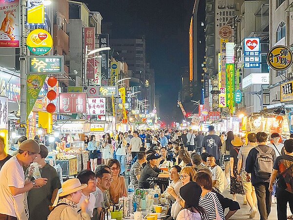 高雄夜市攤商在演唱會效應帶動之下,業績與出攤率皆大幅增長。(高市府經發局提供/柯宗緯高雄傳真)