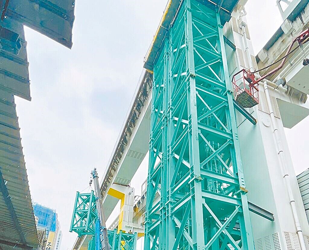 0403花蓮大地震造成新北環狀線斷軌已半年,第三方鑑定結果報告預估明年1月底出爐,台北市捷運局長鄭德發15日表示,若報告顯示為廠商施工或設計問題,將向施工廠商中華工程求償。圖/新北市捷運局提供