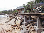 強颱天兔重創　墾丁台東多處海灘遭淘空