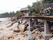強颱天兔重創　墾丁台東多處海灘遭淘空