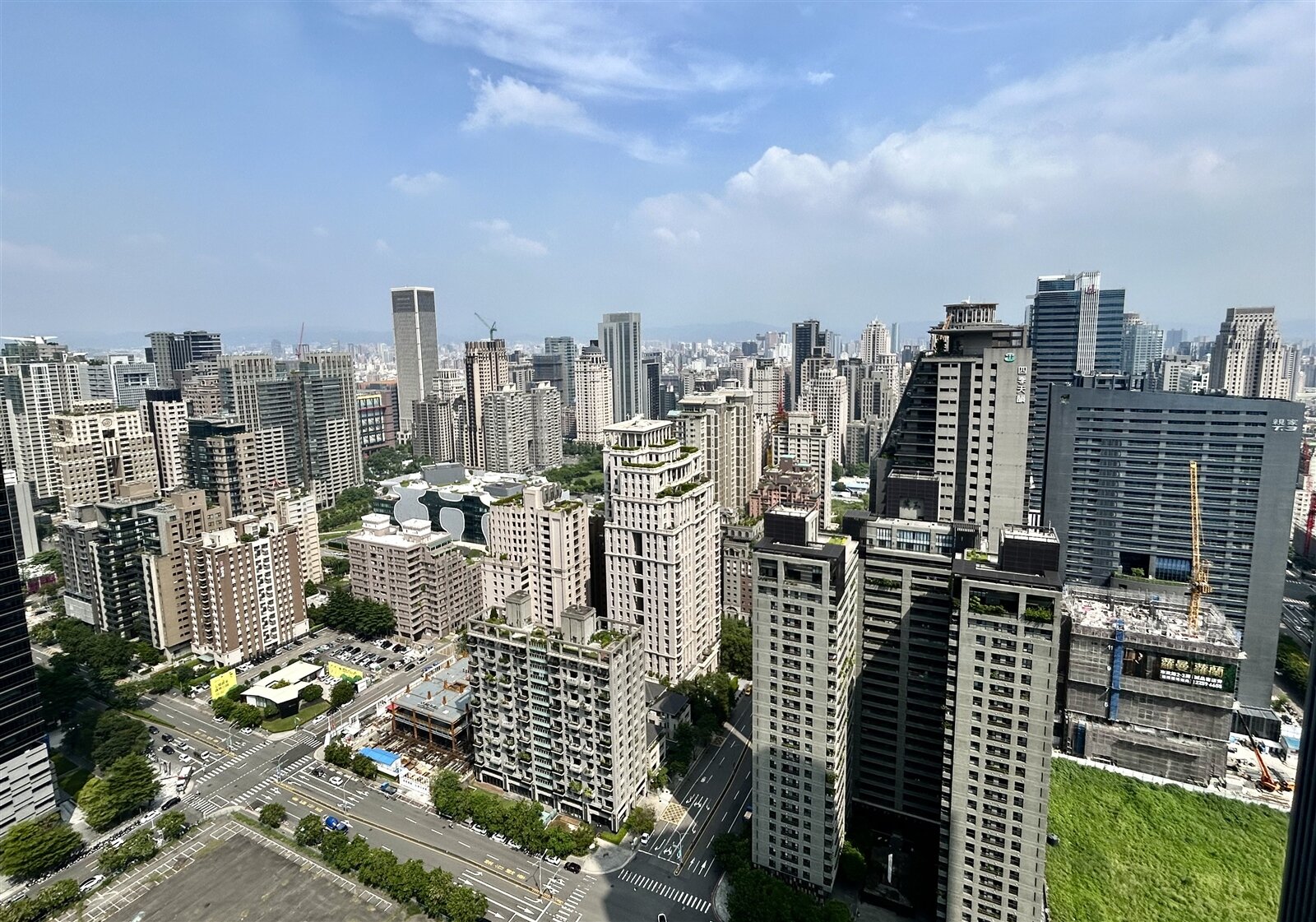 台中第4季房市大案齊發,全年推案上看5,500億至6,000億元歷史新高。記者宋健生/攝影