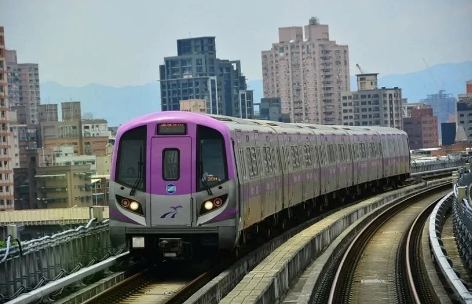 機場捷運明年1月2日起取消全線單程票優惠10元方案，屆時將有新的優惠方案替代。圖／桃捷公司提供
