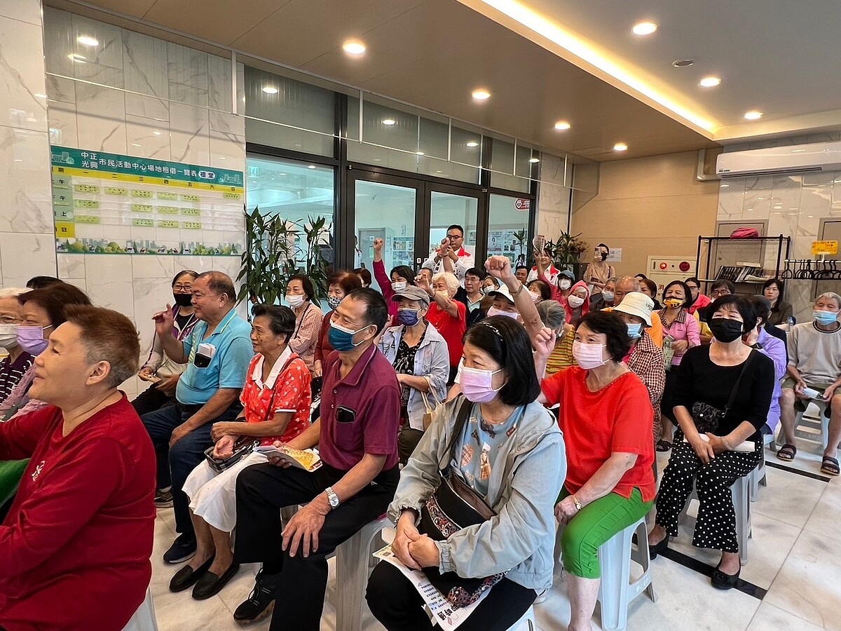 講座單元包含房產詐騙手法、其他常見詐騙手法及地籍異動即時通宣導,民眾反應熱烈。圖/永慶房產集團提供