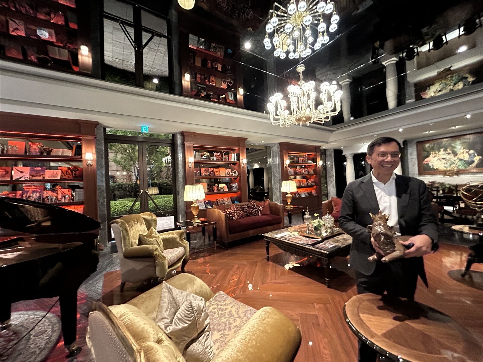 「時代溫莎大廈」社區大書房「伊頓廳」,設計概念源自伊頓公學圖書館,打造住戶共享空間。記者趙容萱/攝影