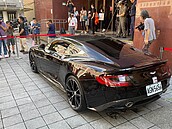 不再有情！大S法拍汪小菲千萬ASTON MARTIN流標　下次再來