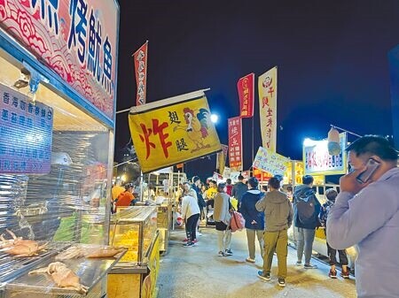 
新竹市慈雲路夜市規模雖不大，但因臨近竹科，每逢周二、五吸引不少民眾前來逛夜市。（王惠慧攝）
