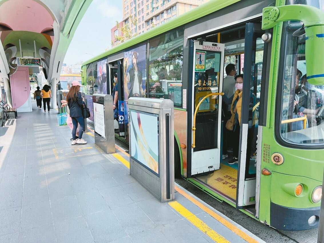 台中市府宣布今年年底前設置公車督導及評鑑委員會。記者陳秋雲/攝影