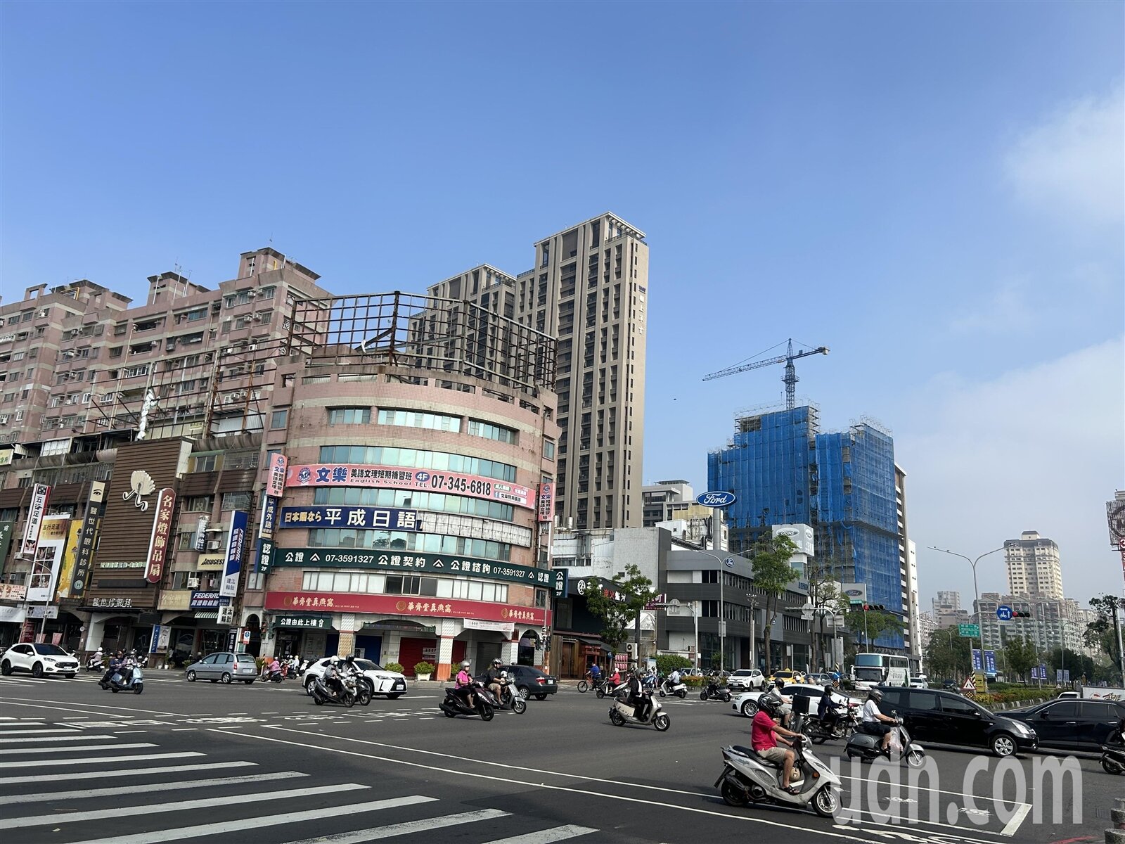 高雄肉品市場位處民族路與明誠路交會處,對面是大樂購物中心,河堤社區也在不遠處,新建案不斷推出,土地價值可觀。記者徐白櫻/攝影