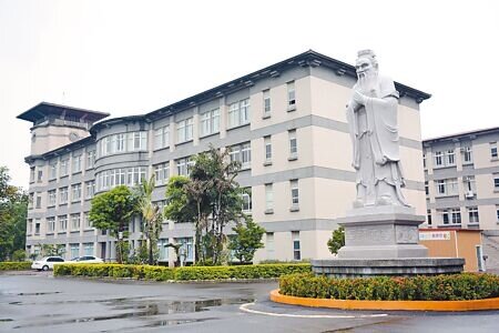 高鳳數位內容學院2014年退場後,2016年轉型為一貫道經營的屏東縣私立崇華國小,是全國首例「大學變小學」。(本報資料照片)