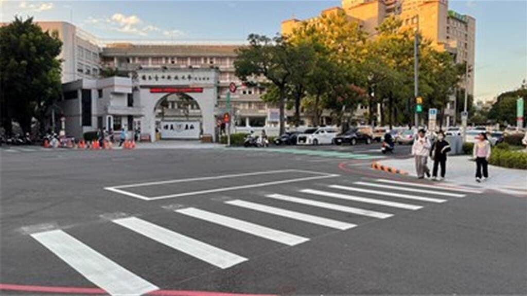 針對中央提出易肇事路口，台中市交通局指出，截至9月底已有32處完成階段性改善目標，預計年底前將全數改善。圖／台中市府提供