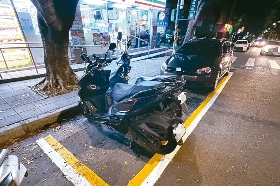 北市4月啟動「營業車輛共用臨停區」，常遭一般車輛違規占用，議員建議科技執法。圖／市議員柳采葳提供
