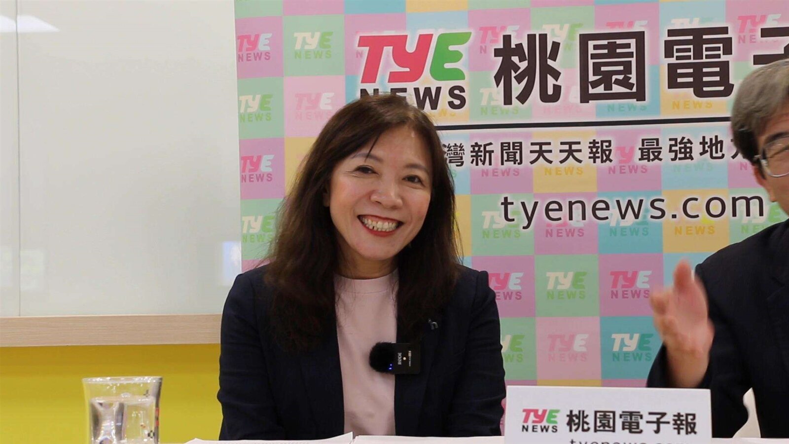 《桃園電子報》專訪桃園市青年局長侯佳齡。圖:陳儒賢攝