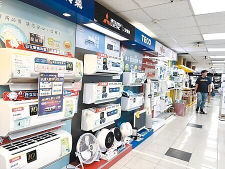 基隆市政府推動「節電關懷計畫」,即日起至12月31日開放社福機構及經濟弱勢家庭申請節能家電汰換補助。(張志康攝)