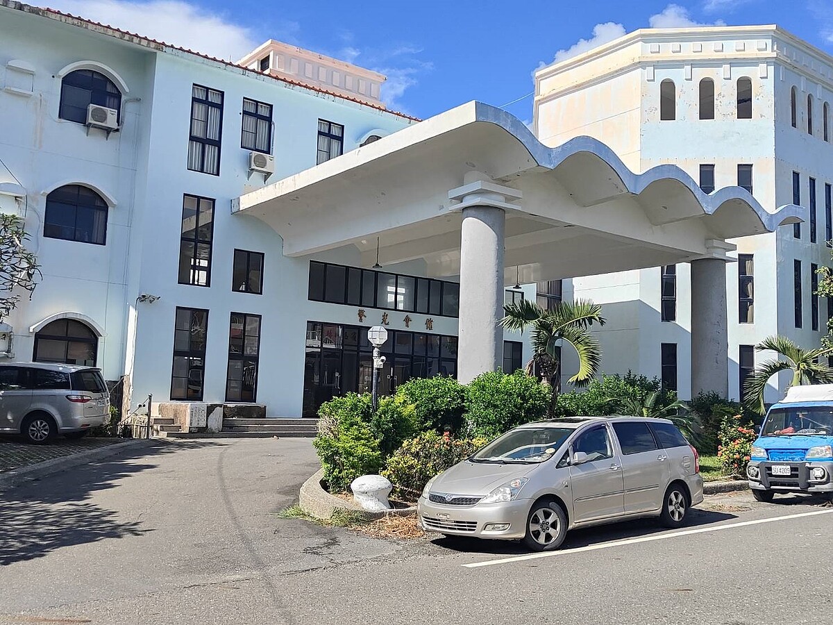 墾丁警光會館30年沒有漲價,屏東縣議會今開議,警局提案屏東縣墾丁警光會館場地設施使用收費標準修正草案,依各房型原收費標準調漲200元。圖/警方提供