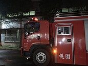 桃園龜山電子廠鋰電池燃燒火警　3區域19里慎防異味