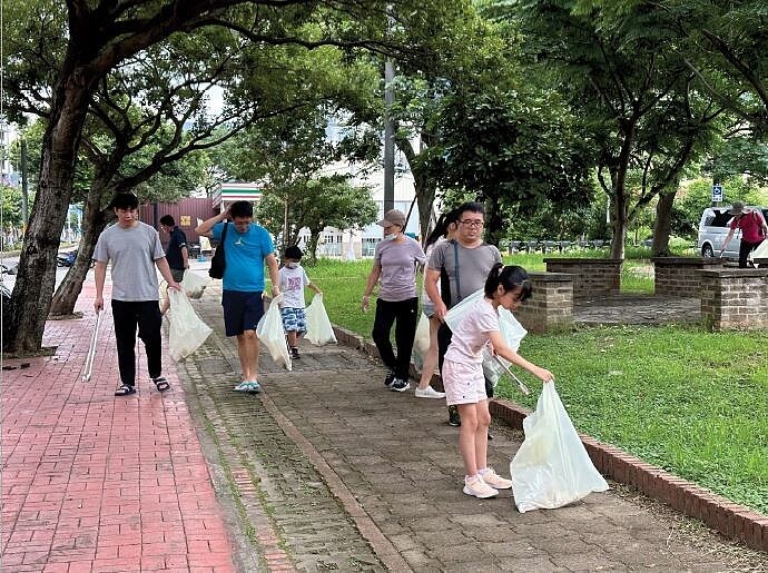 獲小型公寓大廈組第1名的名銓一景社區時常舉辦淨街等活動，並。圖／新竹縣工務處提供