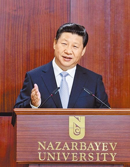 會不會成真?國民黨主席馬英九(左圖)與大陸國家主席習近平(右圖),能否在明年的APEC峰會見面,最近成為討論話題。馬25日主持國民黨中常會,看起來心情不錯。(王遠茂攝、新華社資料照片)