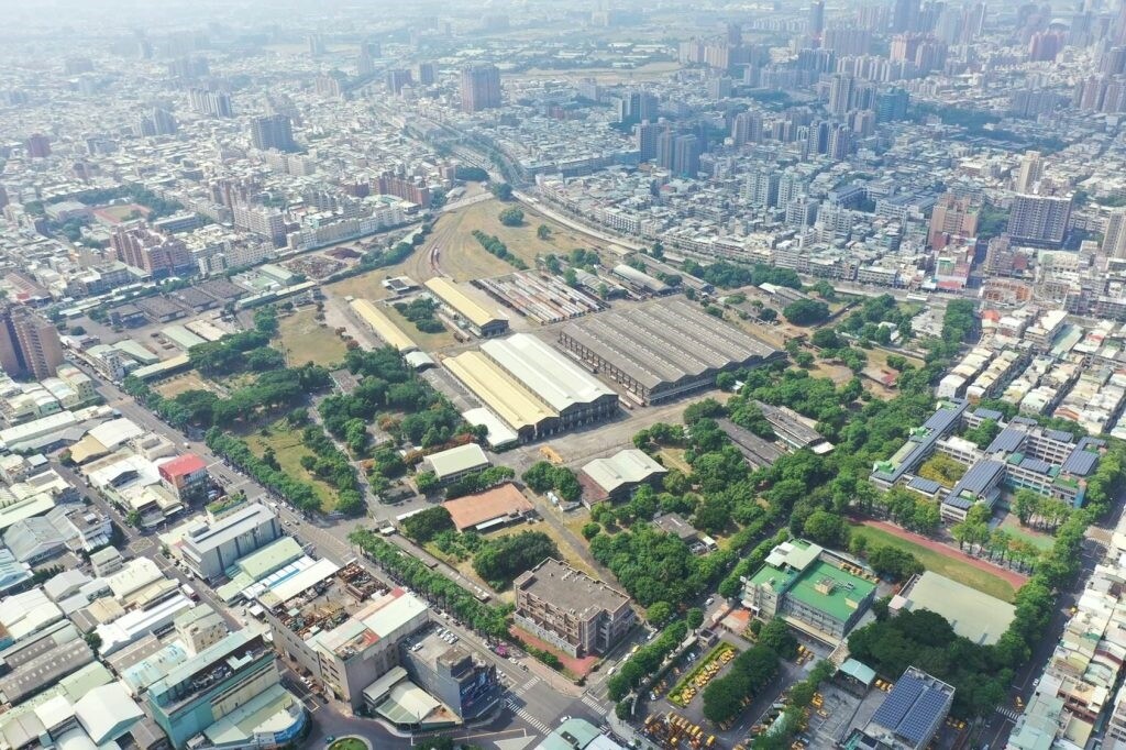 台鐵高雄機廠空拍照，圖片高雄市政府提供