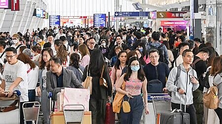 產險業去年承保旅平險、旅綜險金額約50億元左右,然今年前七月已逾44億元,達去年全年50億元的八成八,產險業者表示,若依今年前七月投保金額估算,預估今年旅平險等相關保費金額可達75億元。圖∕本報資料照片