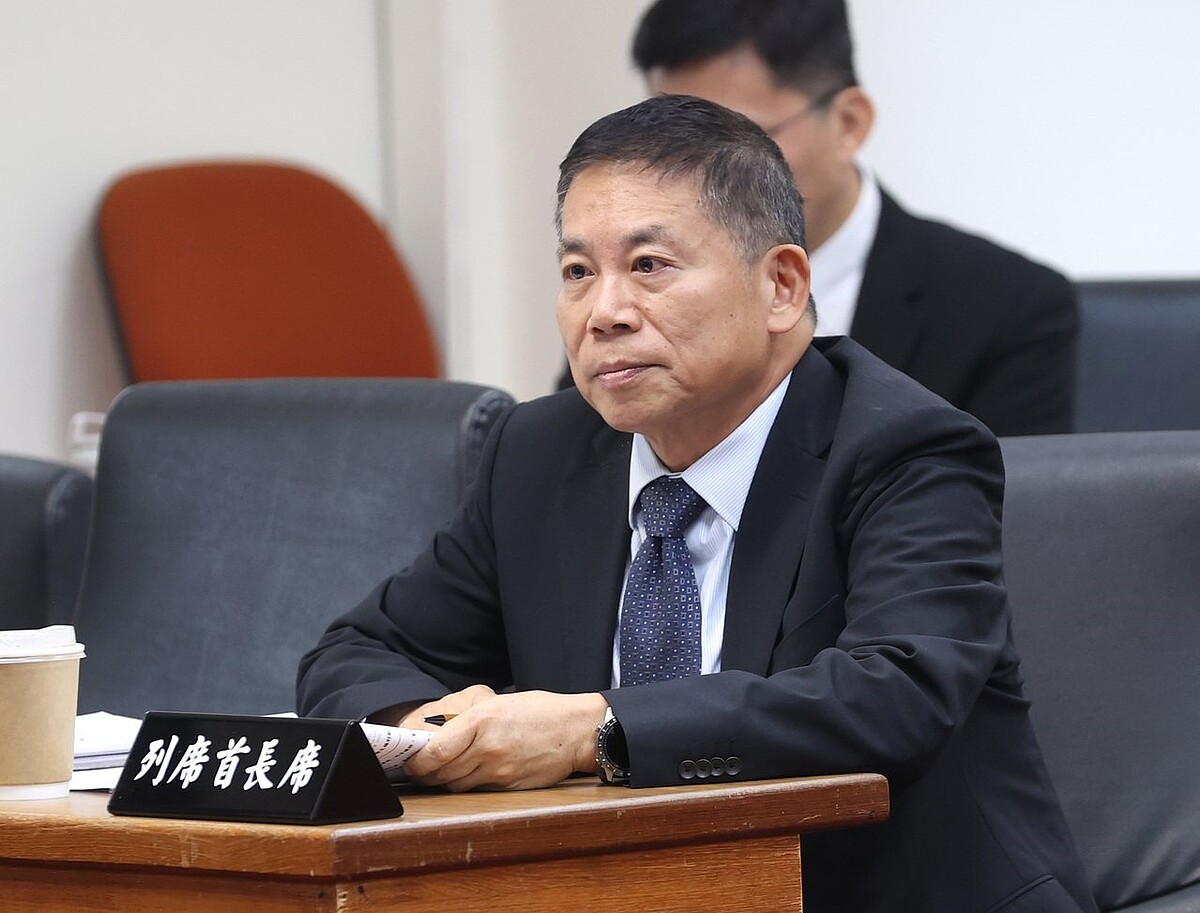 國發會主委劉鏡清出席立法院經濟委員會,針對我國少子女化現況及對策計畫成效等議題備詢。記者林澔一/攝影