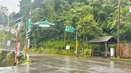 
新北市石碇區106市道因位處山區車輛較少且彎道多，成為車友的跑山熱點，車輛聚集引擎聲、排氣管聲此起彼落，居民飽受噪音之苦。（賀培晏攝）
