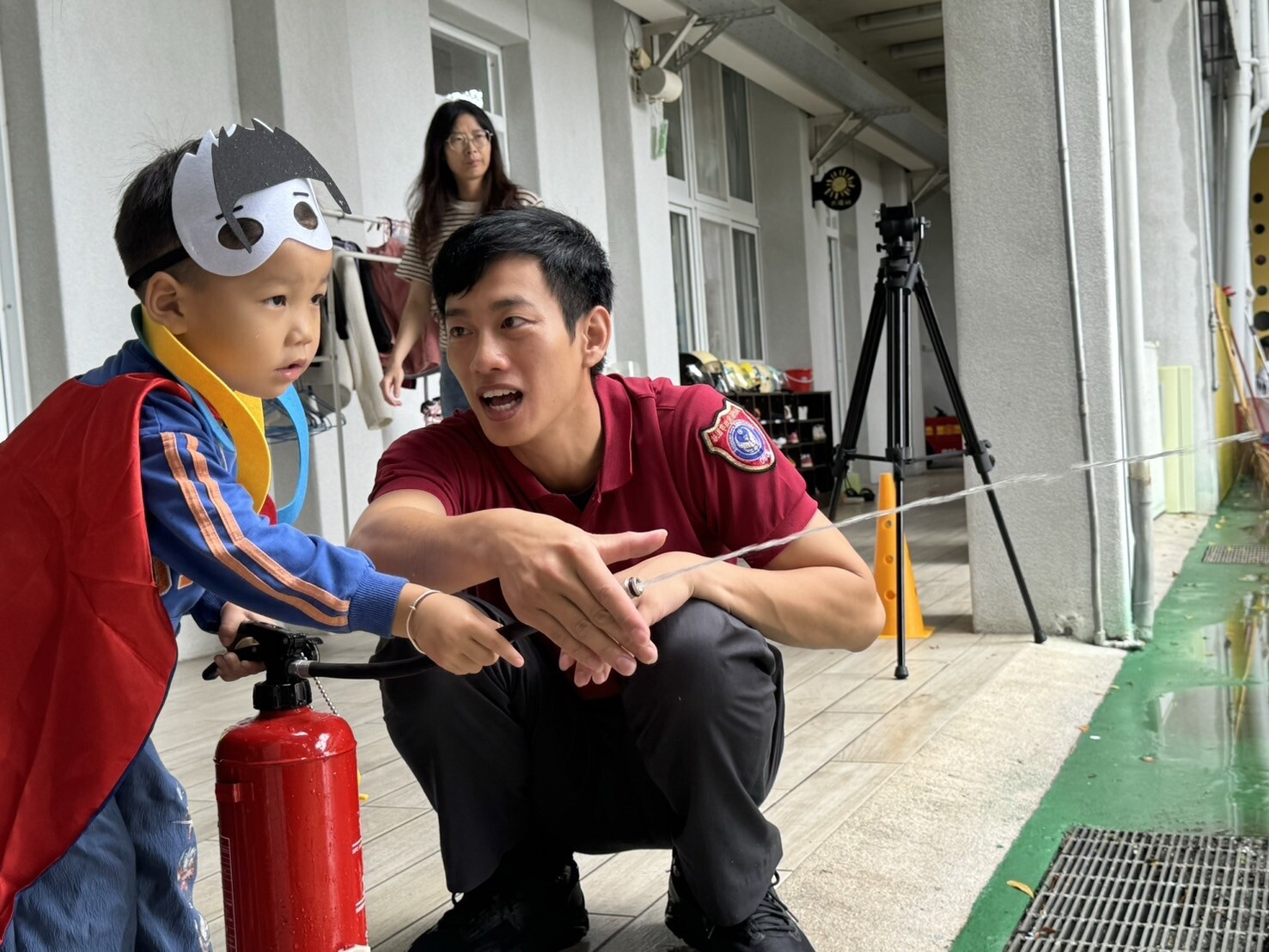 在歡樂的氣氛中，也能學習到重要的消防安全知識。圖：三民分隊提供