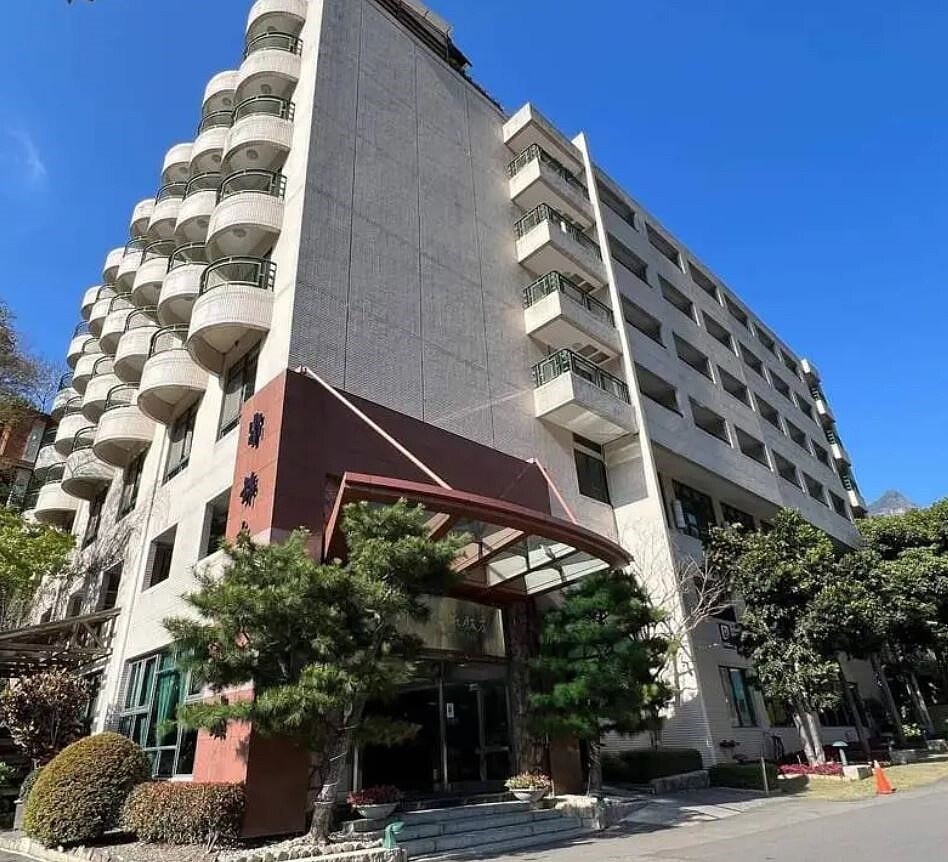 業者不願證實是否有經營困難或財務危機,僅表示目前還在考量是否全面整修重新再出發,或尋求他人接手運營,再過一個月就會有結果。圖/翻攝錦水飯店官網