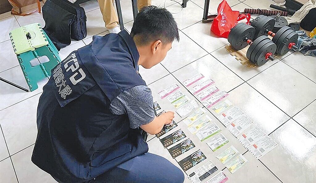 北市刑大逮捕原本是工程師的邱男。(警方提供/陳鴻偉台北傳真)