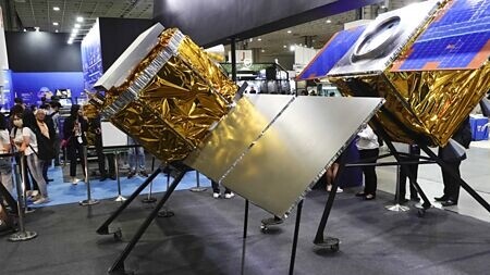 
總統賴清德宣示將以發展中低軌道衛星，為進軍全球太空產業的戰略，圖為國家太空中心展示低軌衛星模型。圖∕本報資料照片
