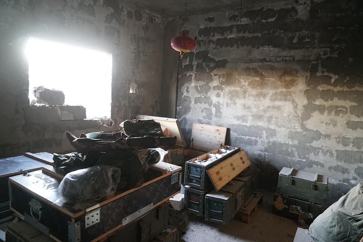 以色列國防軍26日出動400噸炸藥,摧毀真主黨在黎巴嫩南部一條地道,其中囤滿武器和補給品。圖 /取自IDF在X的照片