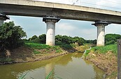 康芮颱風新化淹大水　疑高鐵橋墩惹禍