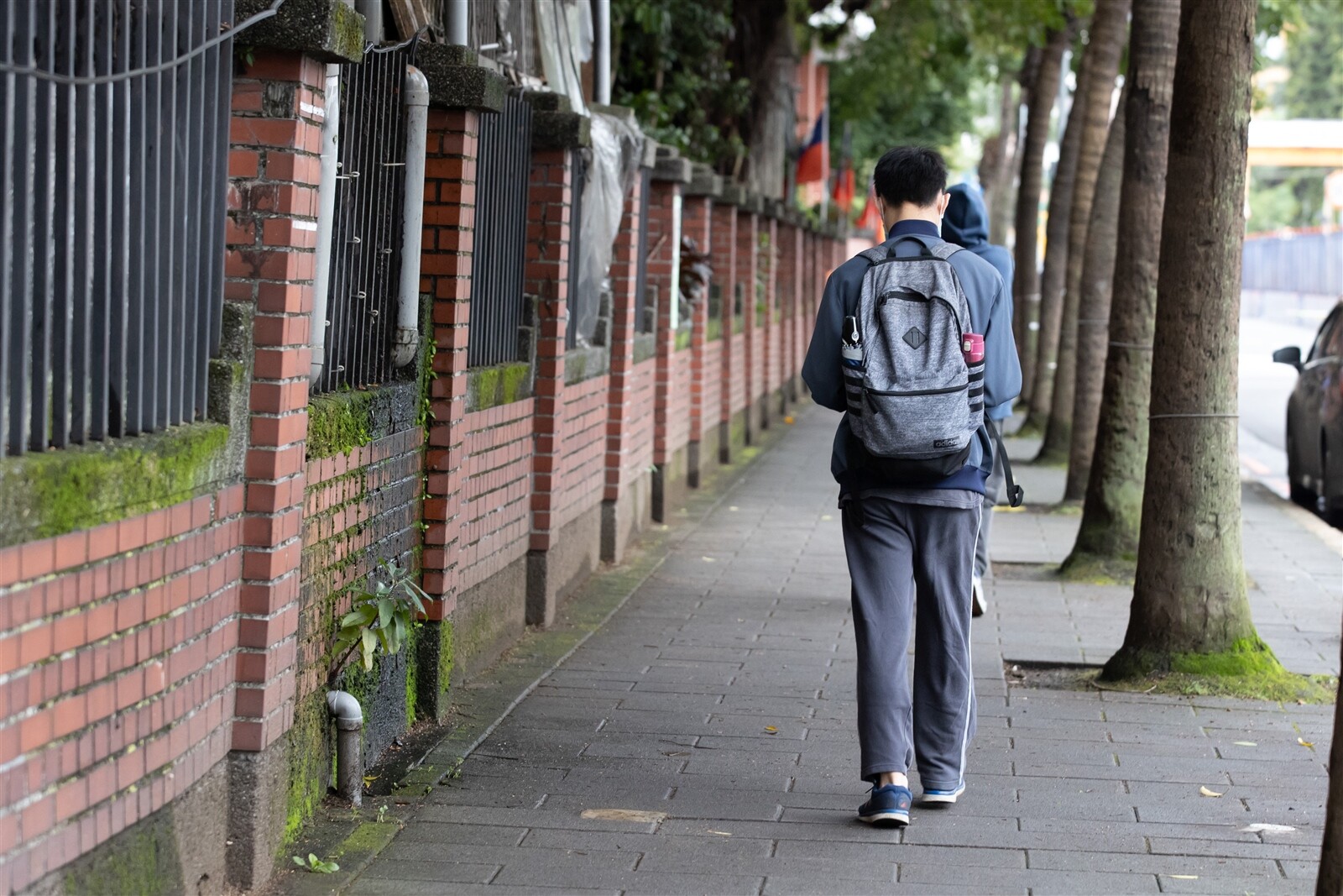 新北新店某知名專科學校今晚發生一起學生墜樓事件，校方表示，男學生長期有相關身心困擾。圖與當事人無關。本報資料照片 