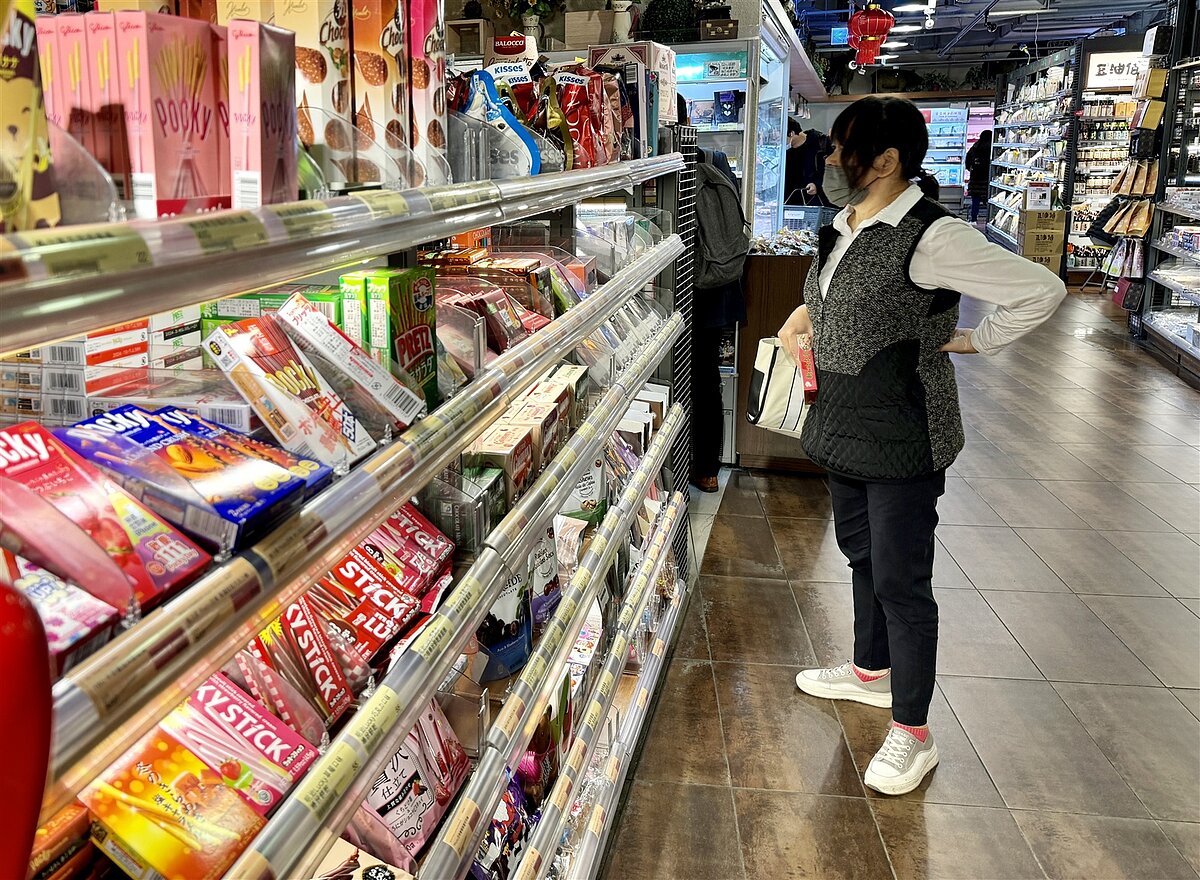 中央大學28日公布10月消費者信心指數(CCI),總指數為77.06點,月減0.78點終止連五升,轉為下跌。 聯合報系資料照