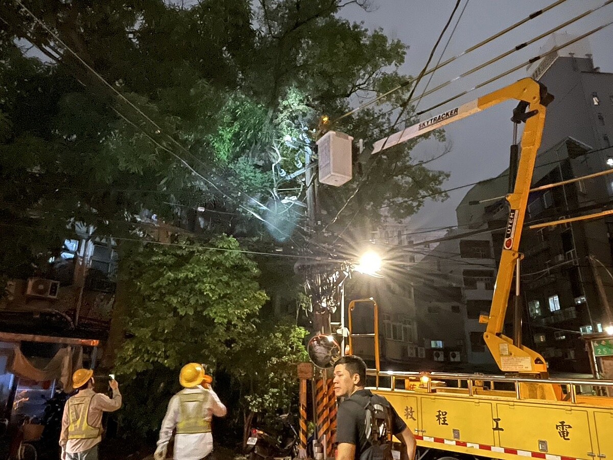 近年停電頻成話題,新北板橋28日晚間6時左右突停電。圖/台電台北南區營業處提供