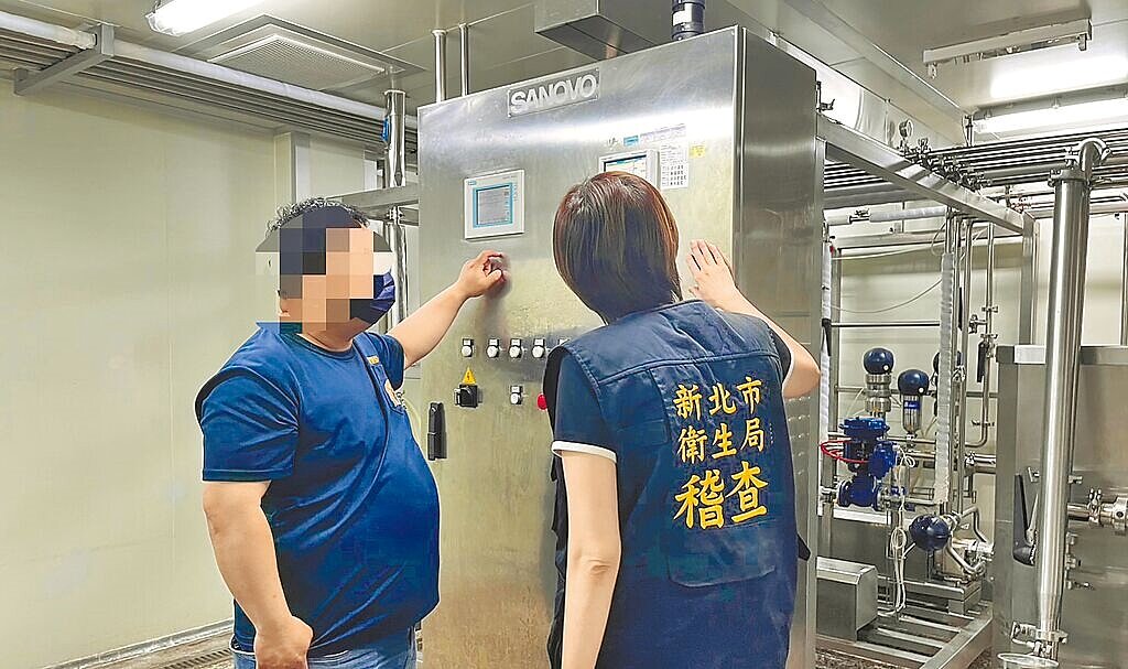 圖為新北市衛生局稽查「福商勝蛋品有限公司」。圖/新北市衛生局提供