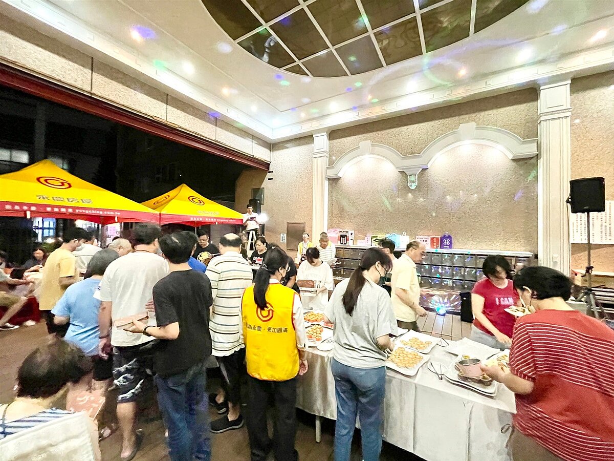 民權宮庭社區舉辦中秋饗宴。（圖／內湖樂生活Ｘ有你有我）