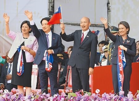 
賴清德日前在中常會強調，現在只有中華民國能讓所有人團結。圖為113年國慶大會，賴清德總統夫人吳玫如（左起）、賴清德、立法院長韓國瑜、副總統蕭美琴一同為奧運英雄喝采。（陳俊吉攝）
